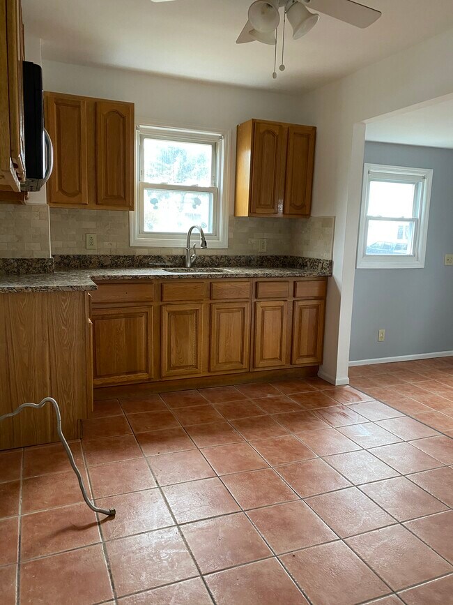 Kitchen - 107 Gordon St