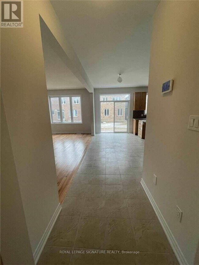 Building Photo - 404 BLACKCHERRY CRESCENT