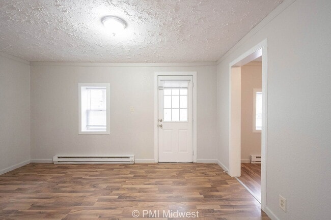 Building Photo - "Cozy 1-Bedroom Oasis in Greenfield – Perf...