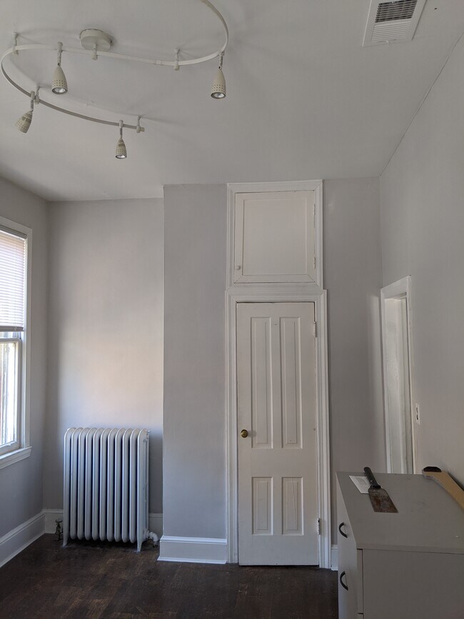 Main bedroom - 102 S Henry St
