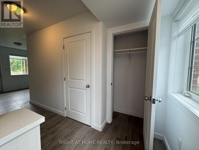 Photo du bâtiment - 99 HighRiver Trl