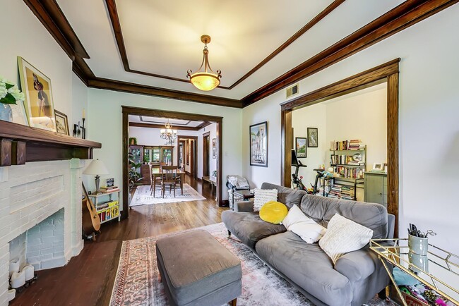 Living Room - 3760 N Wayne Ave