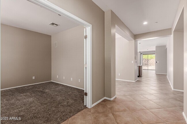 Building Photo - 1744 W Turtle Hill Dr