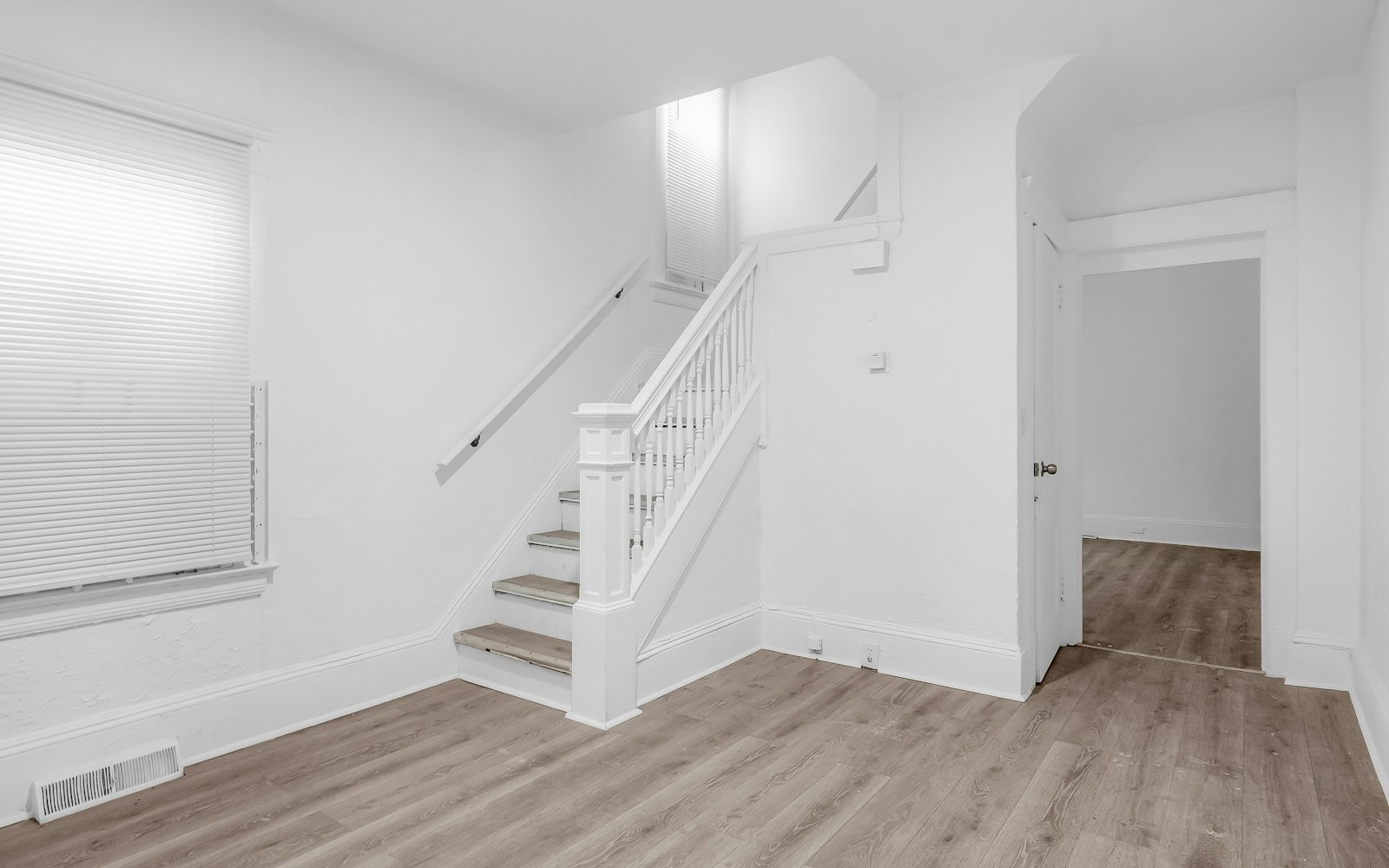 1260 E 61st St Cleveland, OH 44103 – photo 5