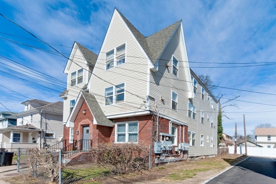 Primary Photo - 31 Miller Pl