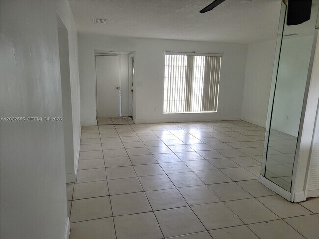 Foto del edificio - 8300 NW 26th Pl