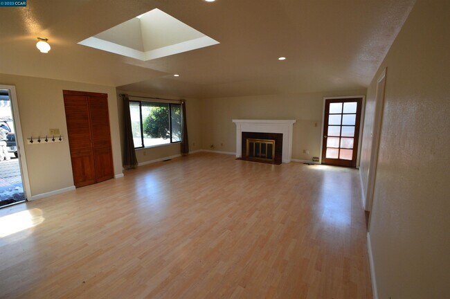 Building Photo - 717 Norvell St