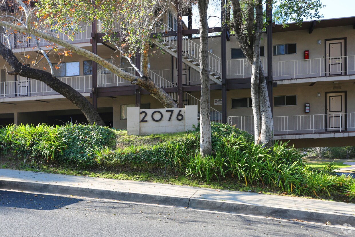 Building Photo - 2076 Valderas Dr