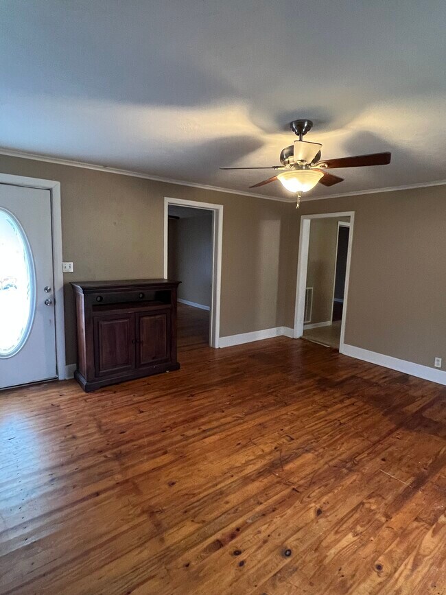 Building Photo - 341 W Main St