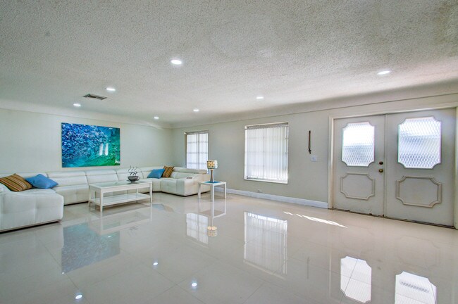 Building Photo - 12893  Guilford Circle