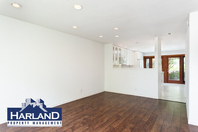 Building Photo - 2BD/2BA in Cardiff/Encinitas area!