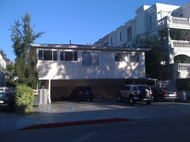 Building Photo - 132 N Swall Dr