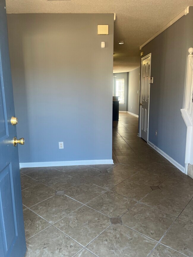 Foto del edificio - 4799 Snap Creek Ln