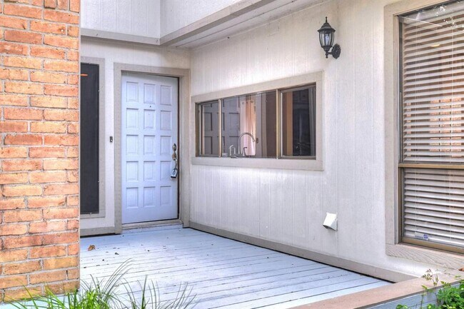 Foto del edificio - 16718 Galewood Way