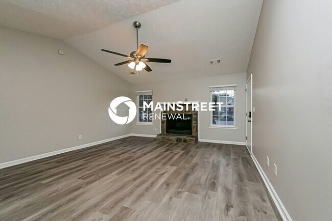 Building Photo - 3 Bedroom Pet-Friendly Home in Jonesboro, GA with Main Street Renewal