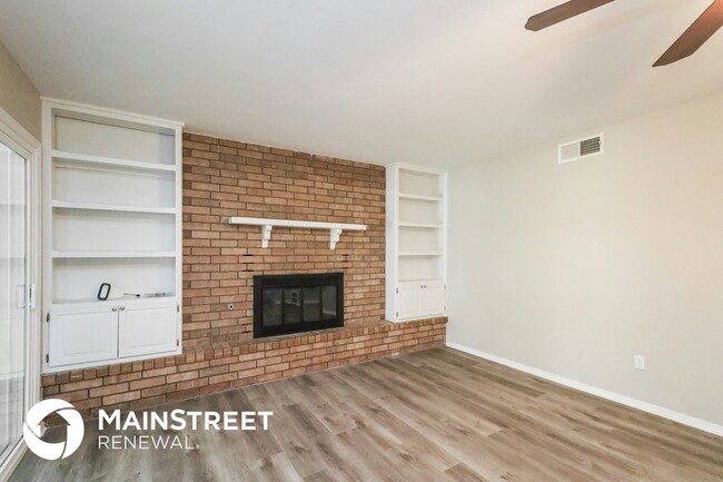 Building Photo - 2121 Connie Dr