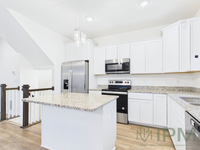 Building Photo - Dallastown Schools! Available Now! Beautif...
