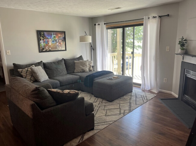Foto del edificio - 4321 Village Parkway Cir W
