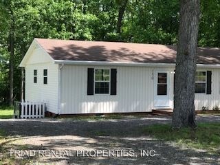 Primary Photo - 148-150 W Edgewood Cir