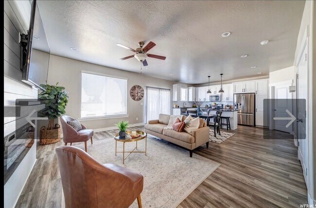 Foto del edificio - 2621 E Clarkstone Dr