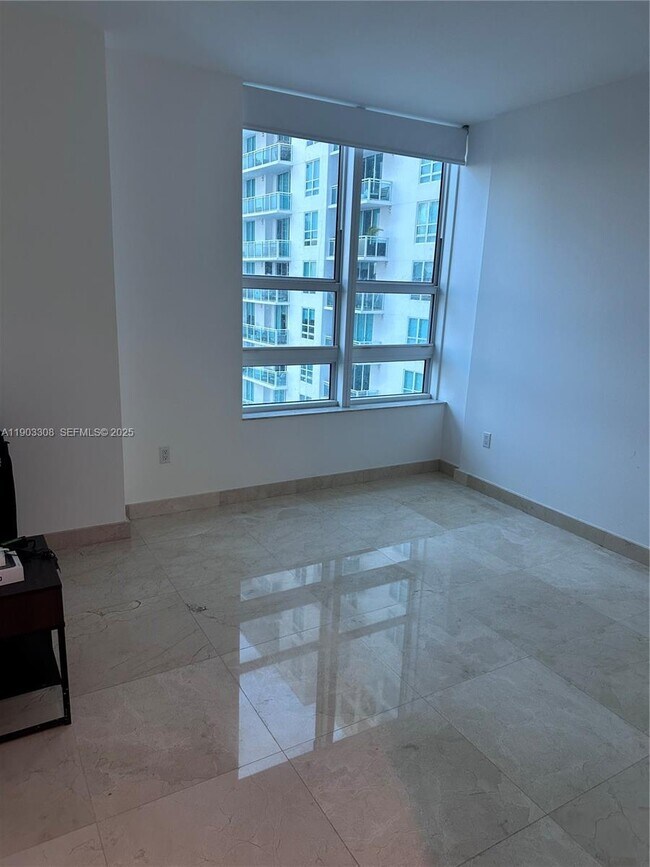 Foto del edificio - 950 Brickell Bay Dr