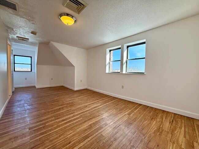 Foto del edificio - 6 S Washington St