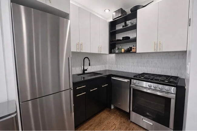 Building Photo - 321 Woodbine St