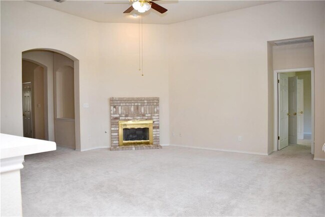 Building Photo - 704 Thrush Dr