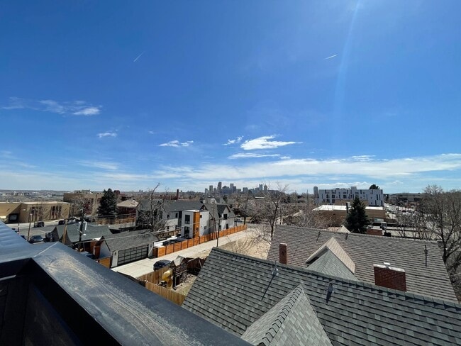 Foto del edificio - Modern 2BR + Office Townhome with Rooftop Deck in Prime Sunnyside/Highlands Location