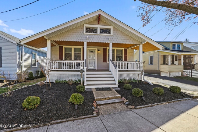 Building Photo - 409 13th Ave