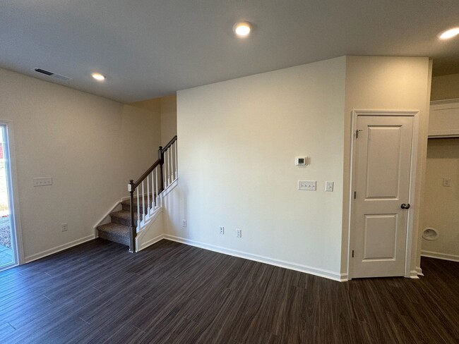 Foto del edificio - Brand New Townhome in Concord! Great schools!