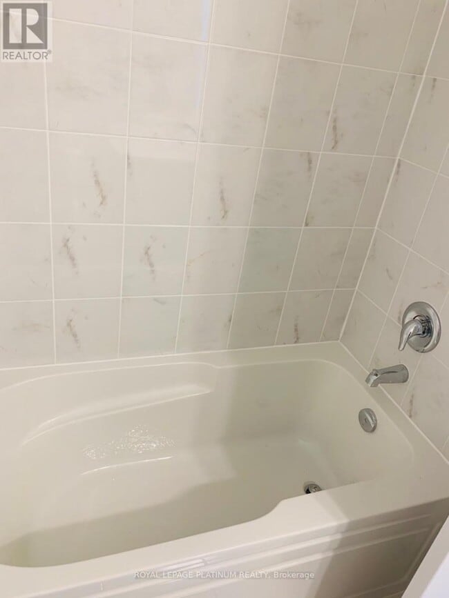 Photo du bâtiment - 1366 Sycamore Garden