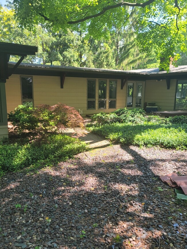 Building Photo - 4473 Maumee Dr