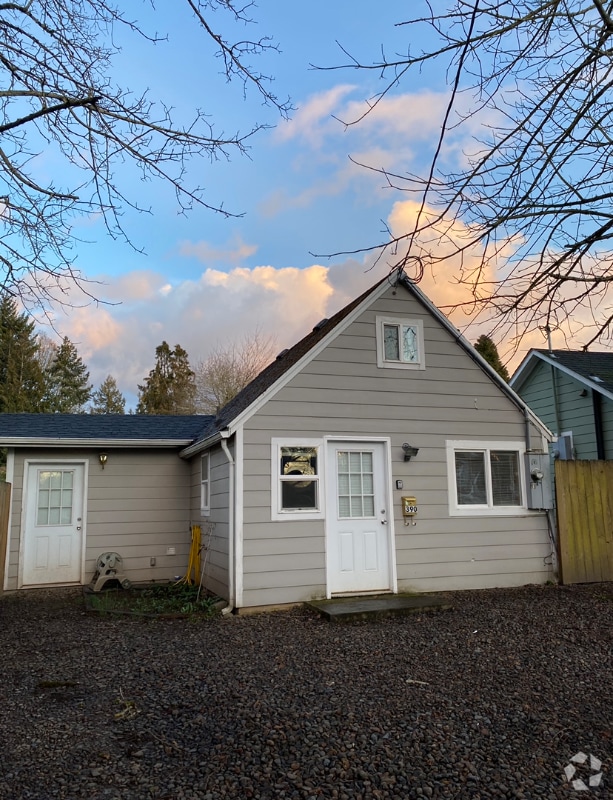 Building Photo - 390 22nd St SE