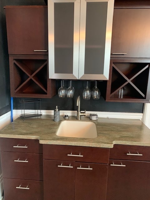 Wet Bar - 1031 Purcell Ave