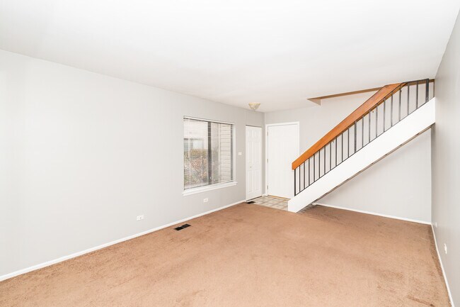 Building Photo - 1337 Kingsbury Dr