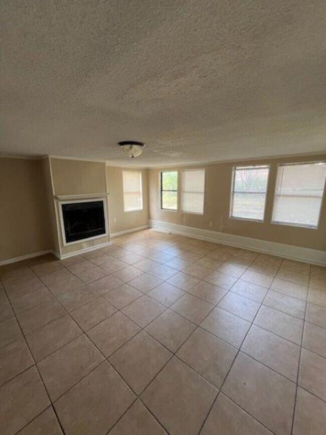 Building Photo - BELOW MARKET RENT!