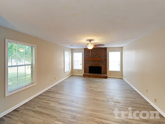 Foto del edificio - 3270 Summit Pl Dr