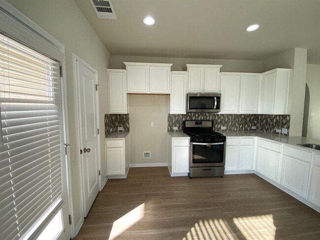 Building Photo - 8161 Daisy Cutter Crossing, Georgetown, TX...