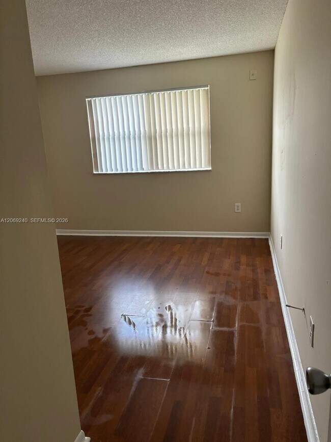Foto del edificio - 7200 NW 179th St