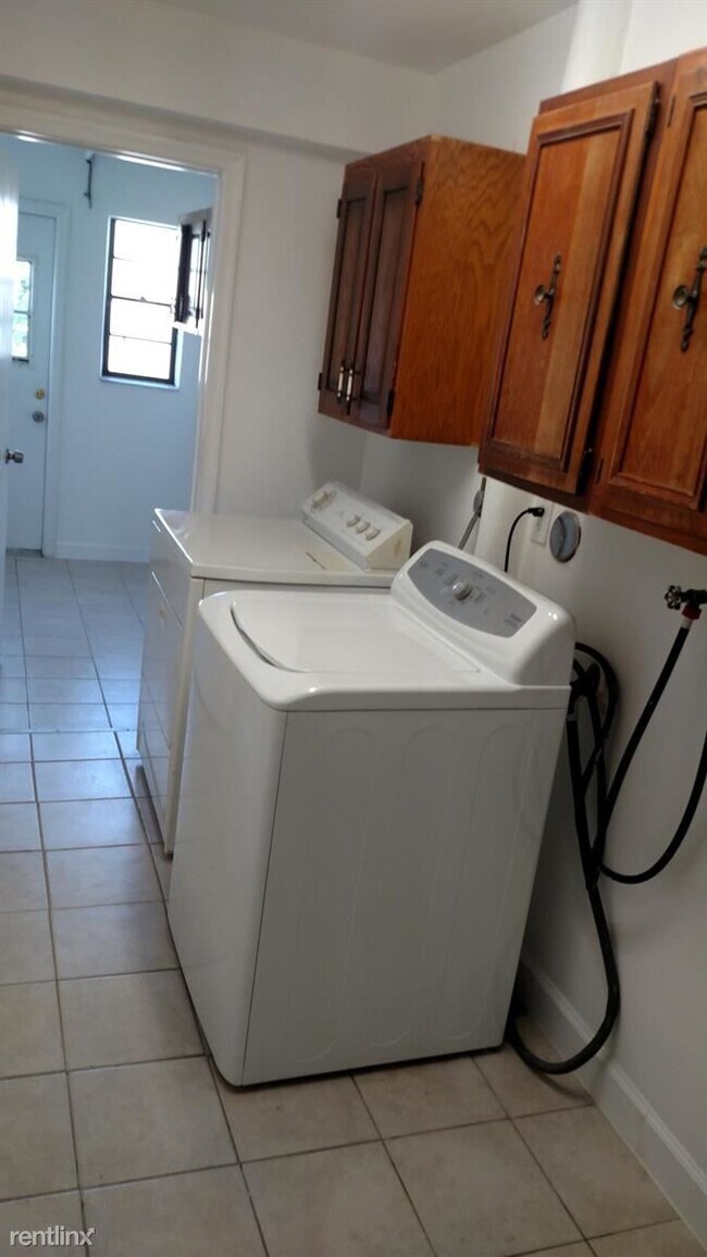 Building Photo - 4 br, 2 bath House - 451 W Conference Dr