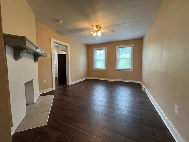 Foto del edificio - Updated 3BR 1 Bath House with yard!