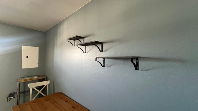 Foto del edificio - 9250 E Girard Ave