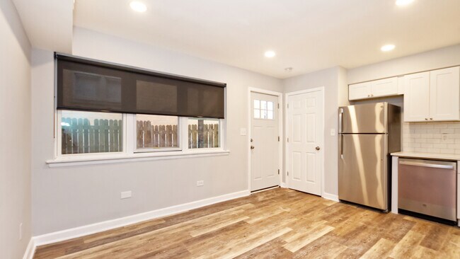 Foto del edificio - 3746 W Leland Ave