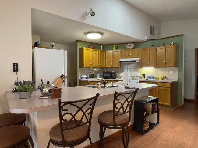 Building Photo - 2033 Monteford Ct