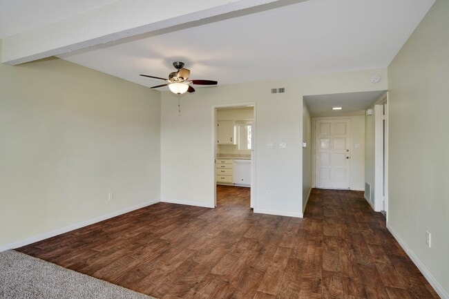 Building Photo - 2 bedroom 2 bath condo for rent in San Car...