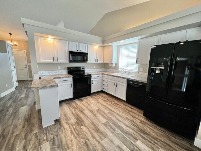 Foto del edificio - Spacious 3 bed, 2.5 bath home in Central Fort Collins