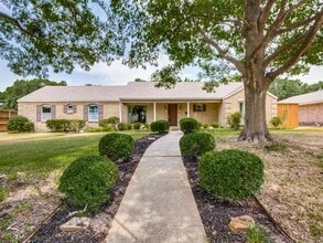 Building Photo - 3731 Vancouver Dr