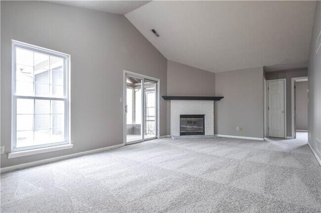 Building Photo - 3670 Riverwood Dr