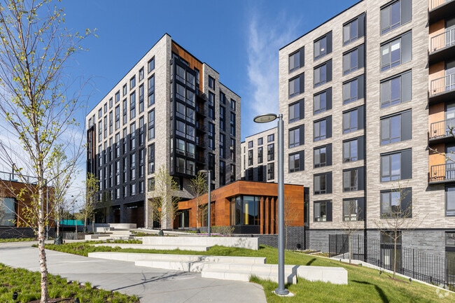 Building Photo - Banner Lane